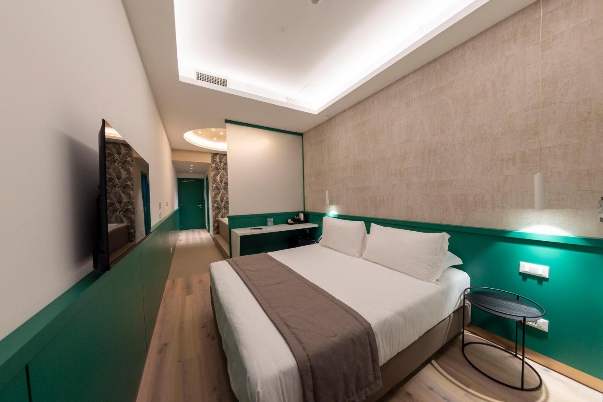 Smart 4* Naples